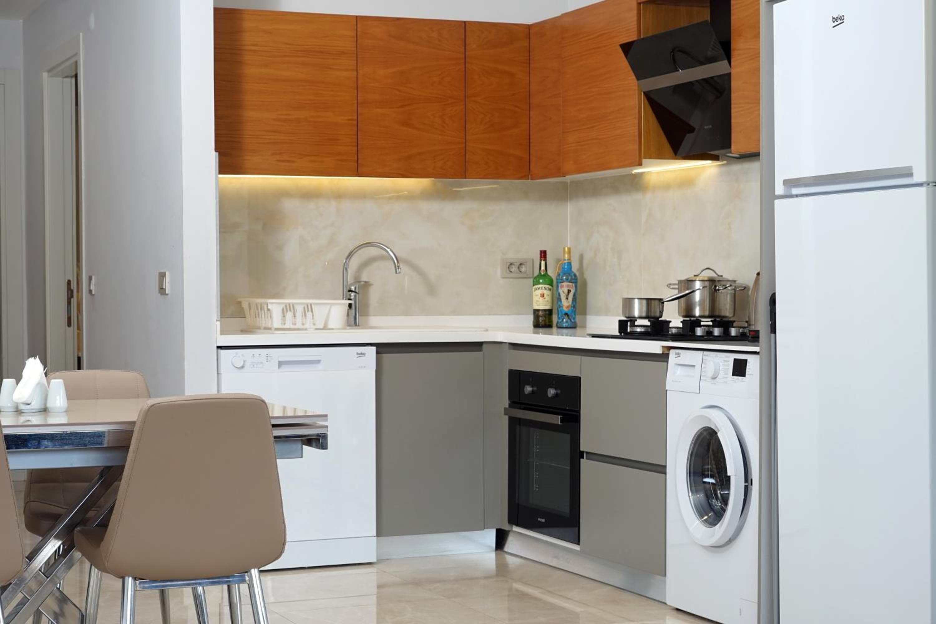 MENE SUITES 3