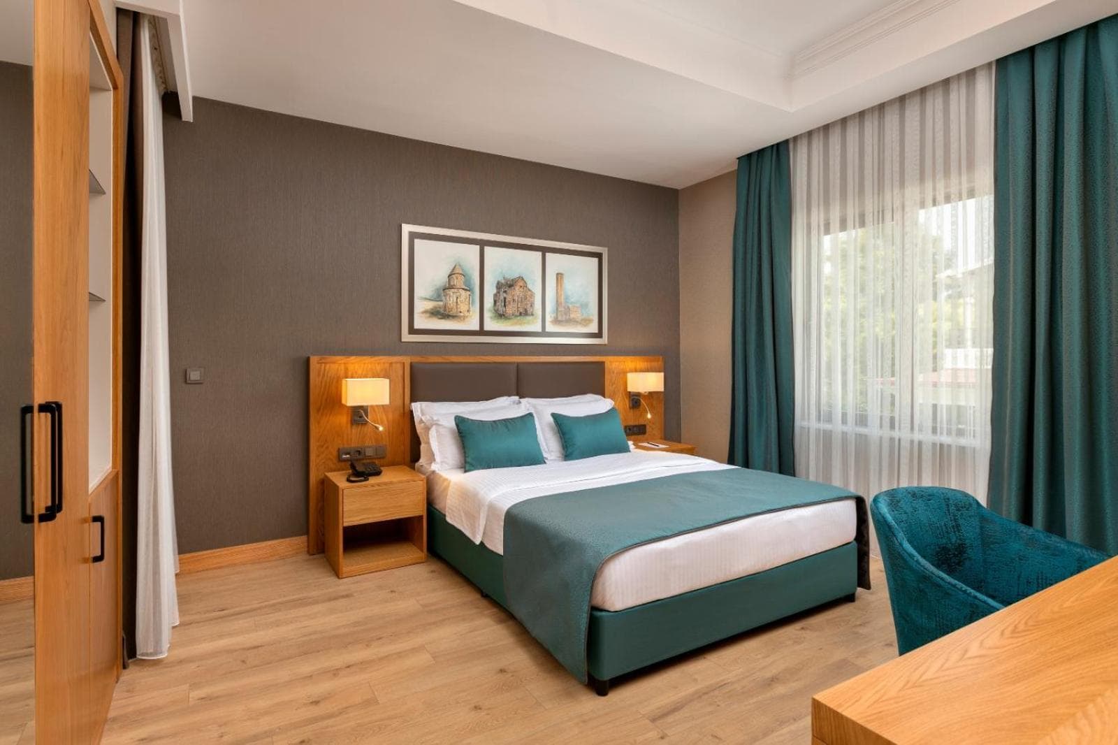 Pukka Hotel 2