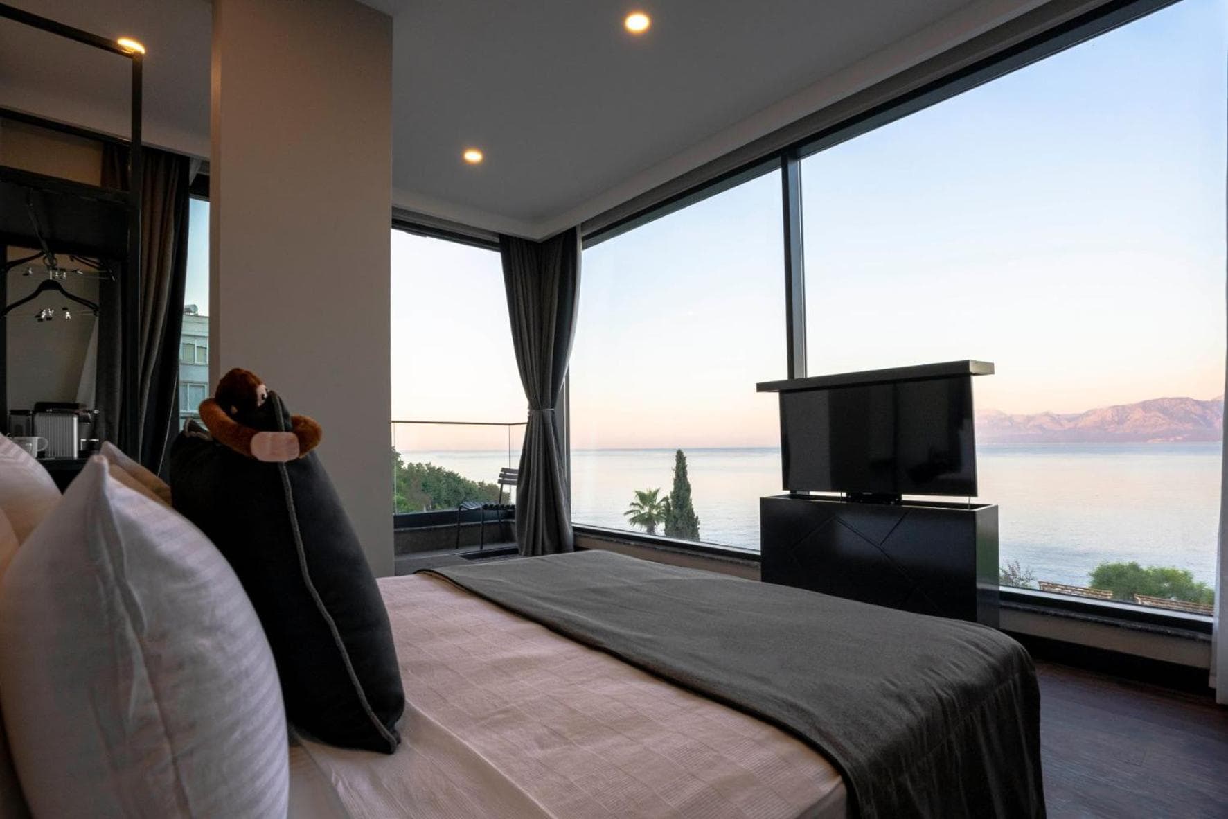 Lucky Monkey Hotel 5