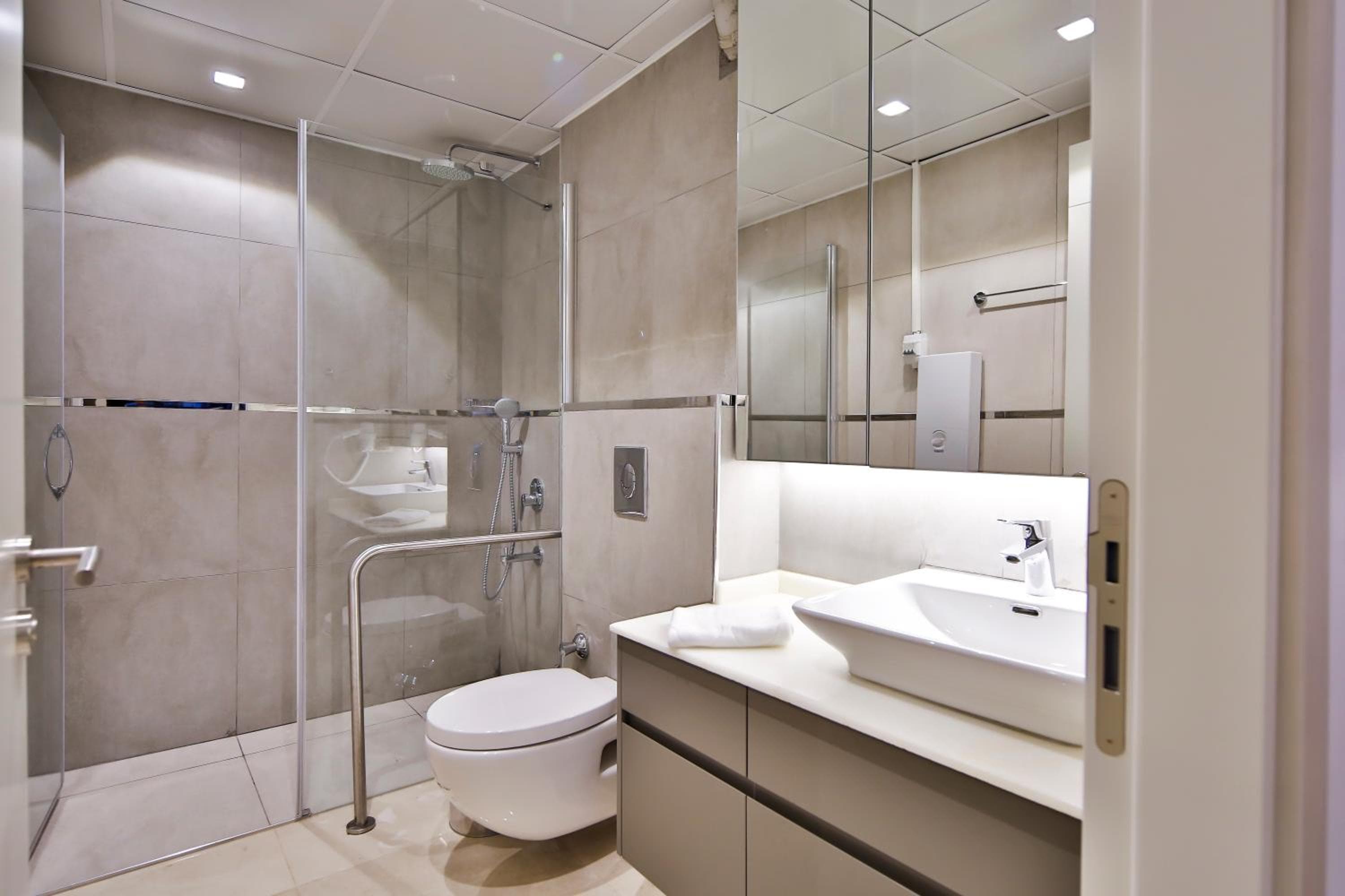 MENE SUITES 4