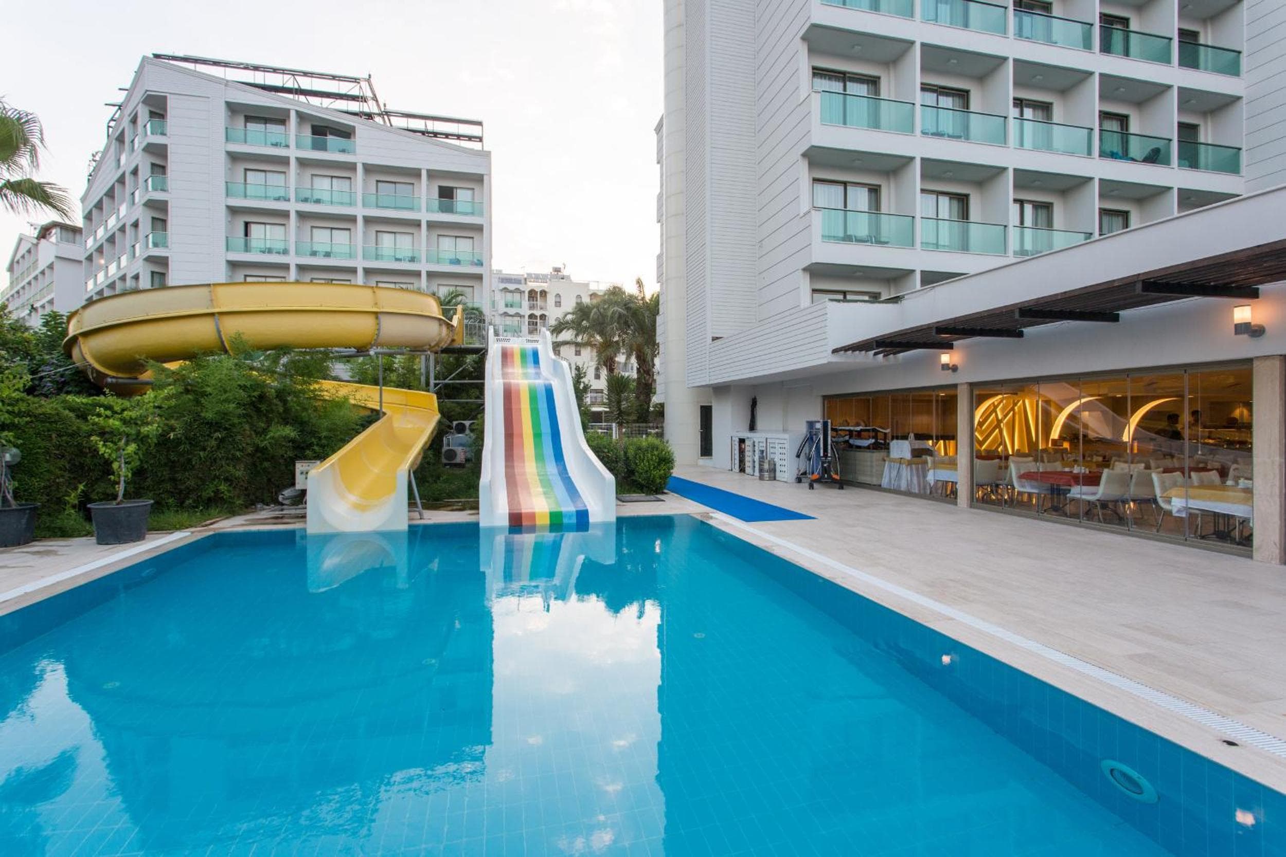 Falcon Hotel 5