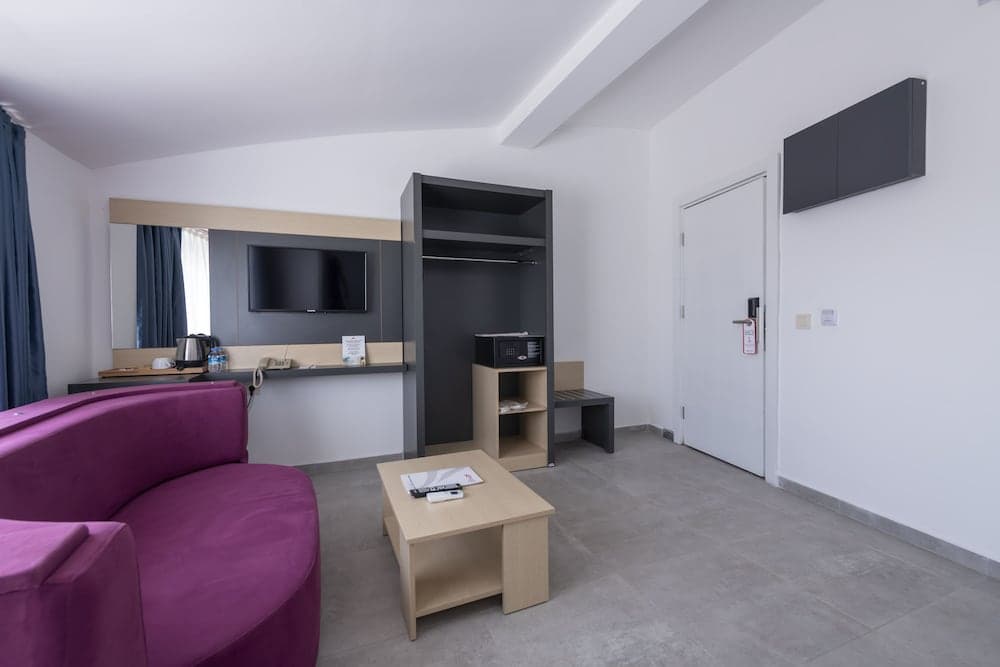 Zeyda Lara Hotel 2