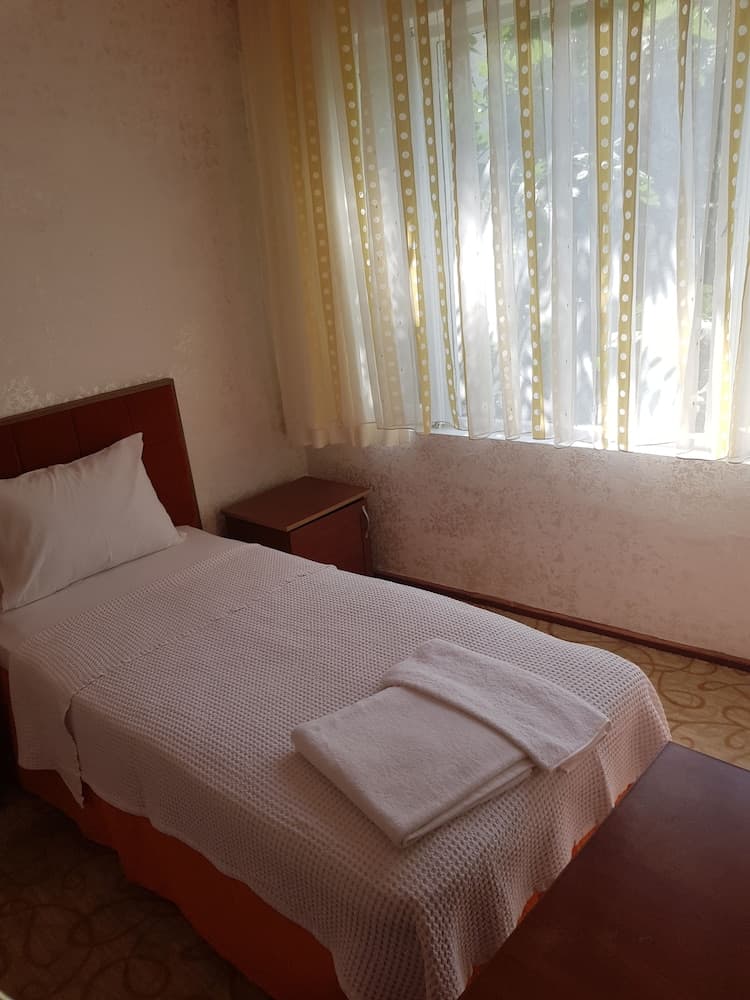 Paradise Hotel 2