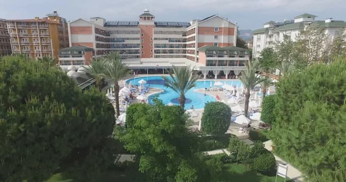 Insula Resort & Spa