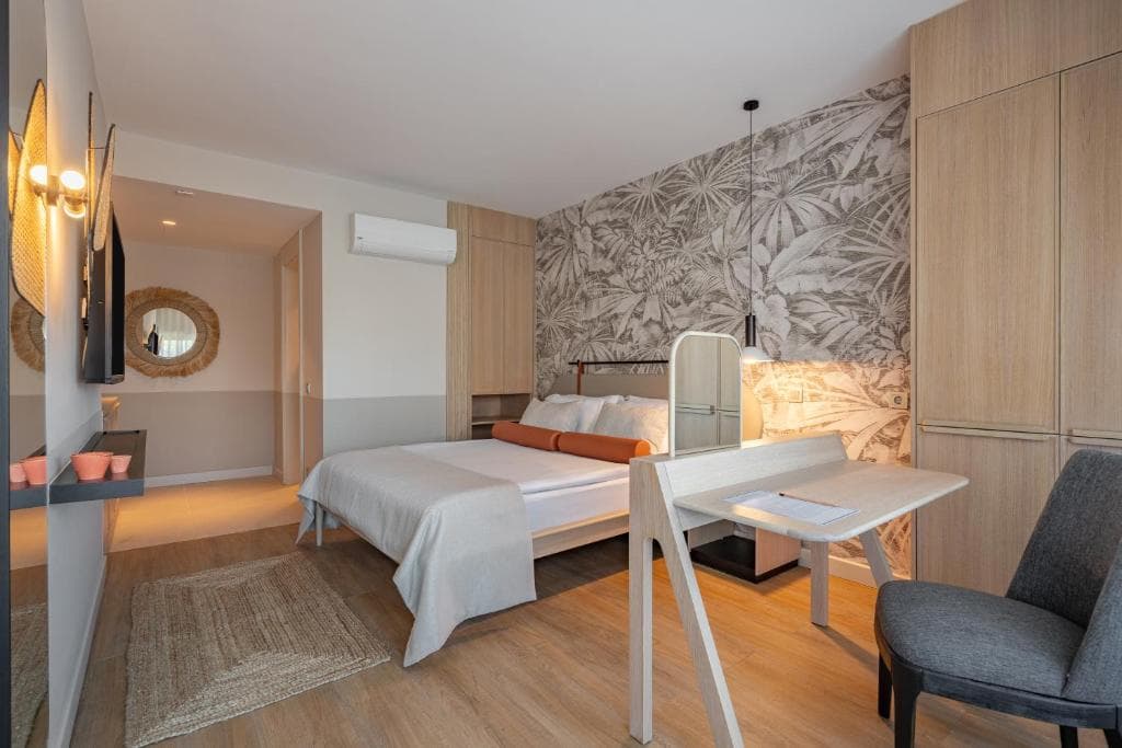 OLI Hotel & Suites