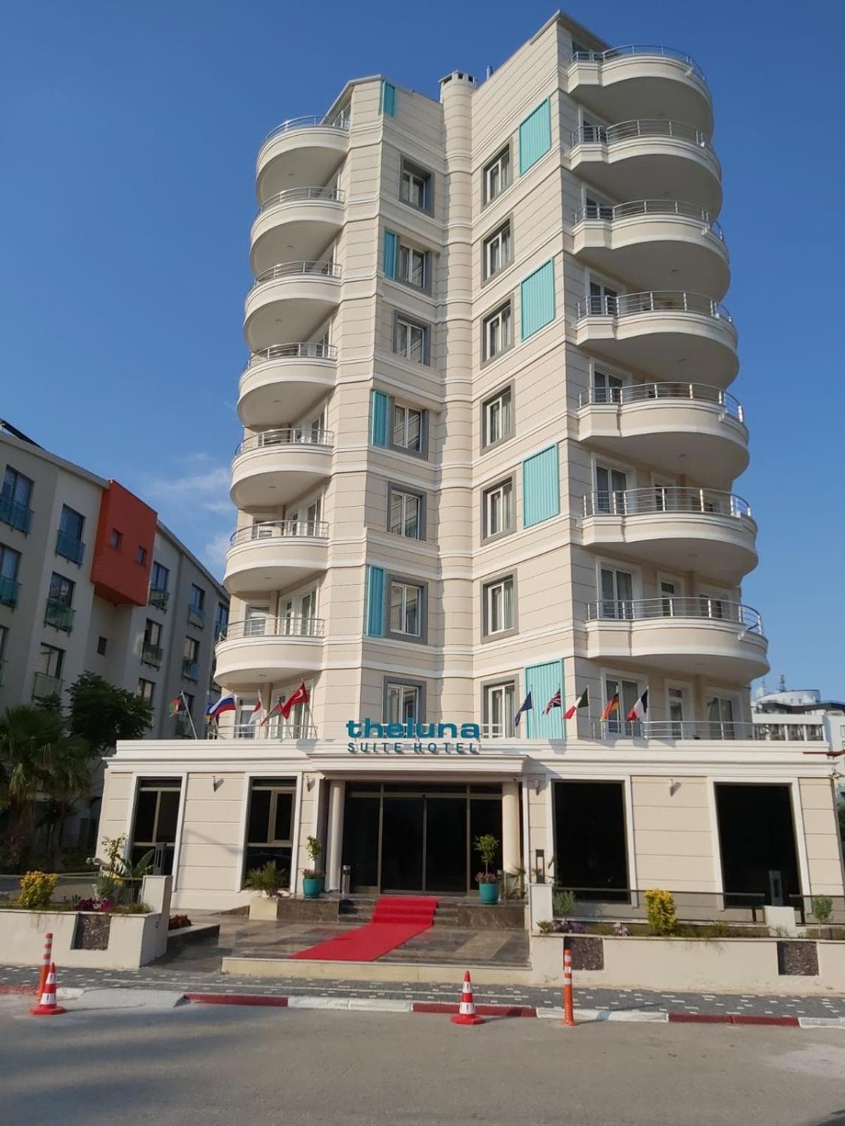 TheLuna Suite Hotel