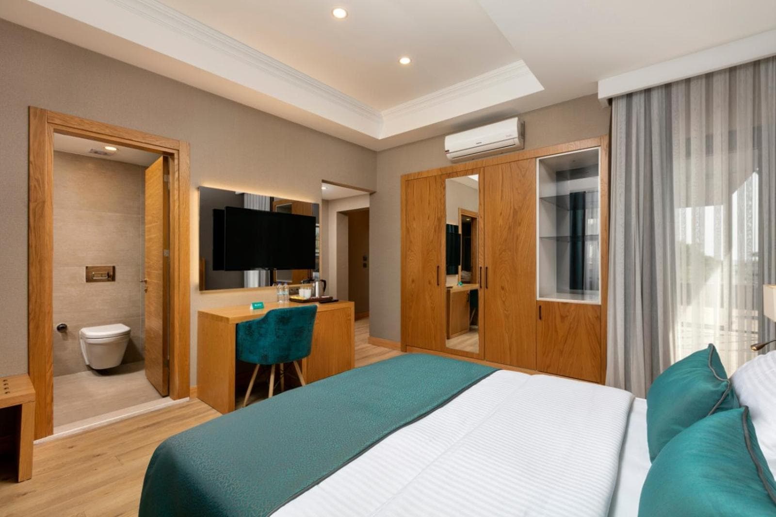 Deluxe Double Room with Balcony and Sea View