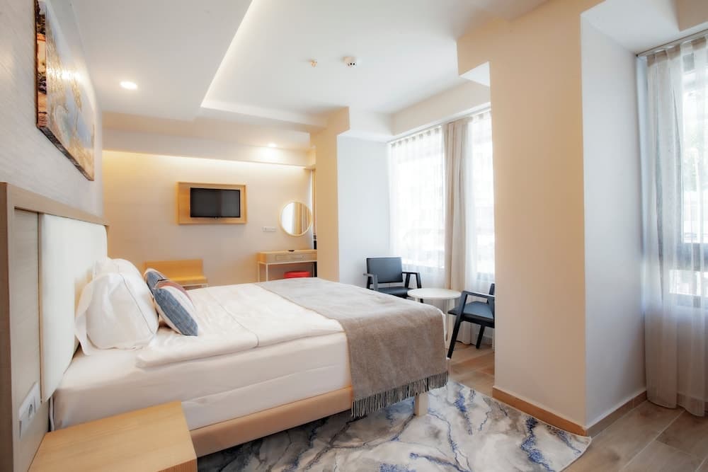 Luxury Double Room, 1 Queen Bed, Non Smoking, City View