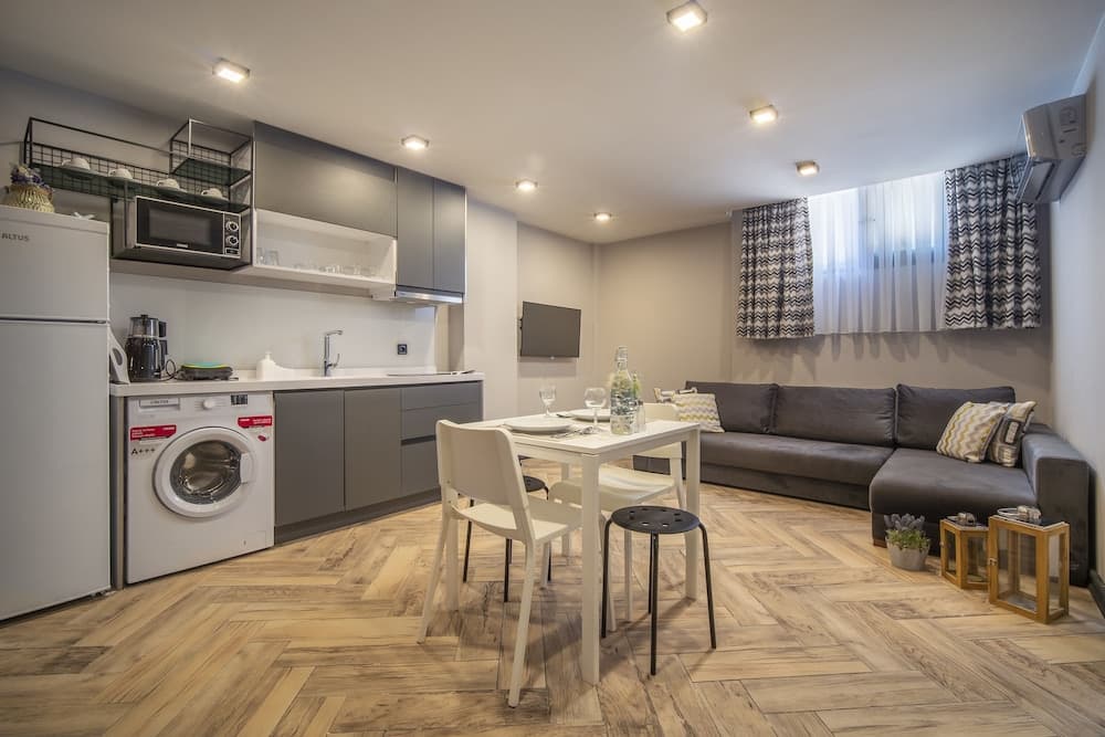 Economy Apartment (Basement)