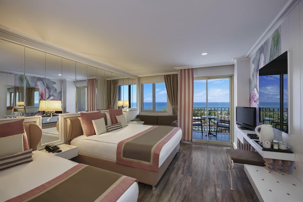 Standard Room, Partial Sea View