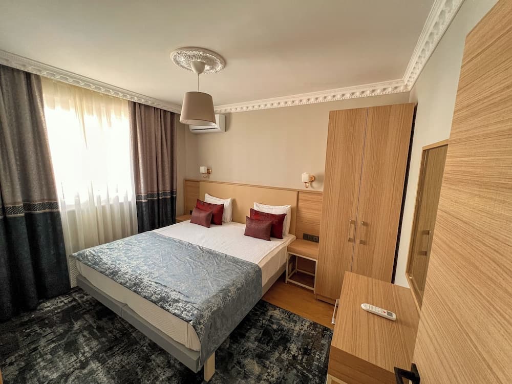 Deluxe Studio Suite