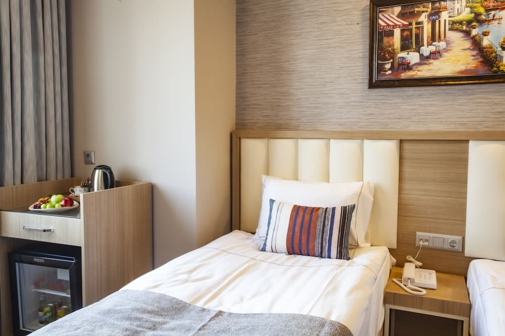 Economy Twin Room, 2 Twin Beds, Non Smoking, City View