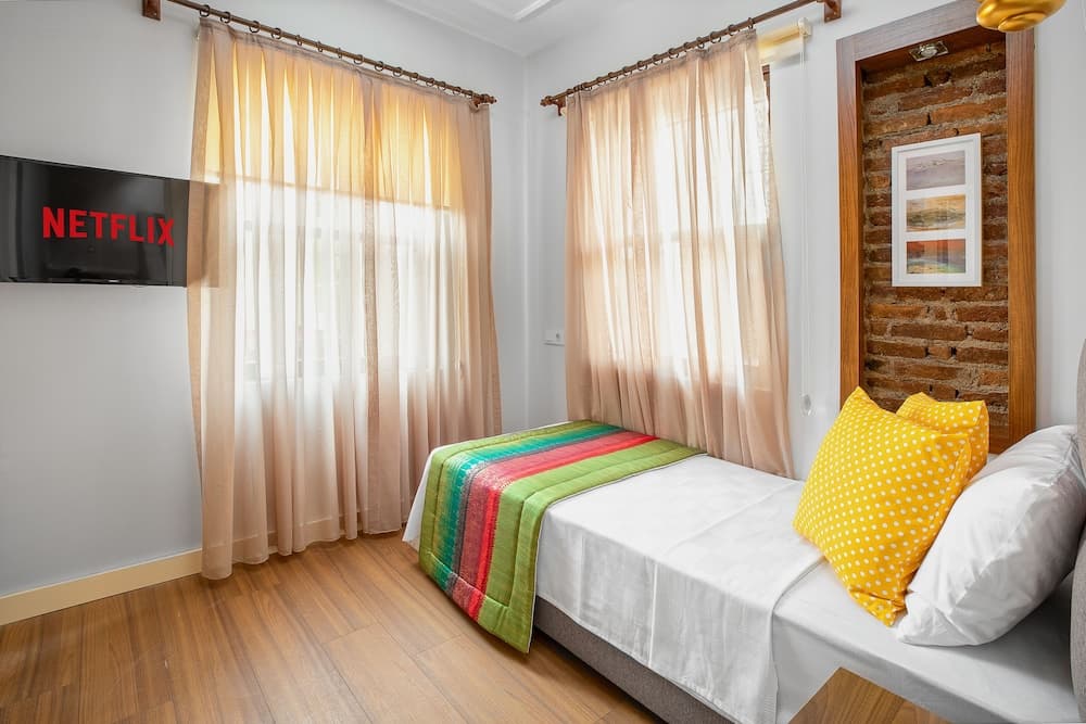 Single Room, 1 Twin Bed, Courtyard View