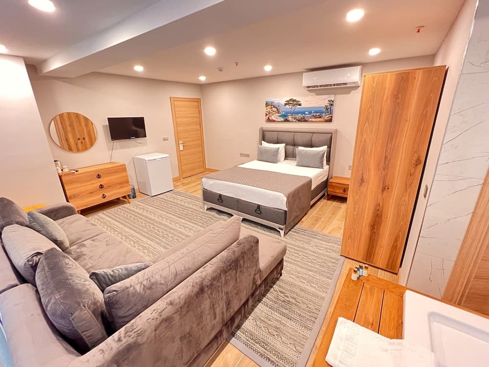 Honeymoon Room