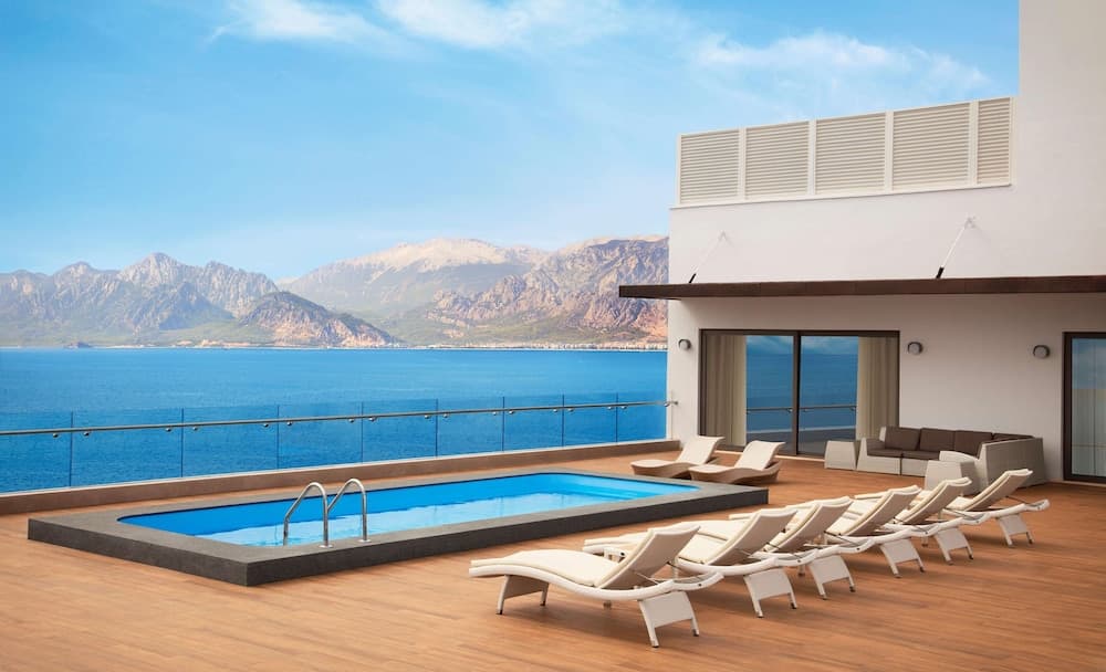 Ocean Suite (Urban Chic Lounge Access)